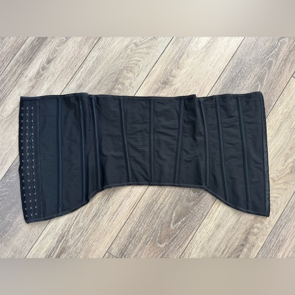 Leonisa Black Waist trainer Corset XL - Picture 2 of 6